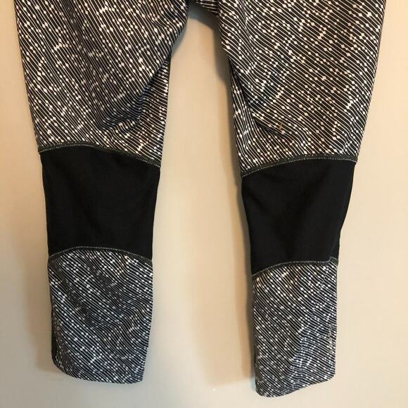 Nike Dri Fit Capri Leggings Womens Small Running Gym Yoga Meteor Black White - Picture 7 of 8